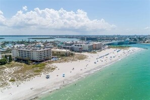 Beach nearby, sun loungers, beach towels