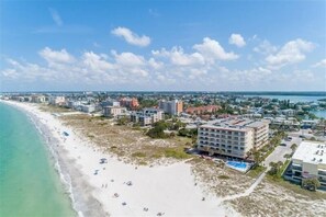 Beach nearby, sun loungers, beach towels