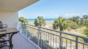 A balcony with a view of the beach and palm trees. - Madeira Norte - The Perfect Beachfront Escape (Madeira Beach)