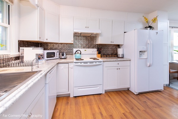 Geladeira, micro-ondas, fogão, cooktop