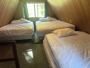 3 bedrooms, WiFi - Cabin retreat in the heart of the Allegheny National Forest! (Tionesta)