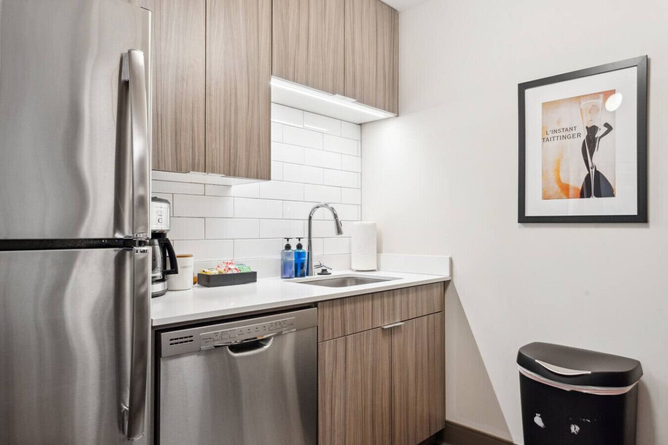 冰箱、微波炉、烤箱、炉灶