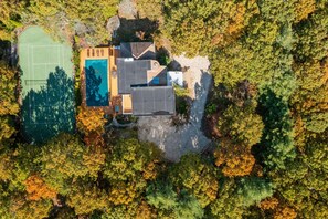 Exterior - Private 2.1 acre gated home with heated pool and tennis & pickleball court (Southampton)
