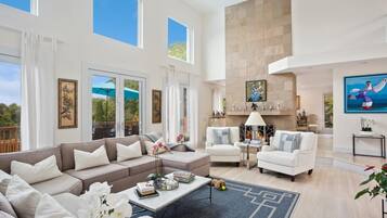 Smart-TV, Kamin, Tischtennisplatte, Stereoanlage