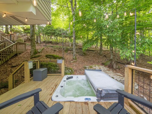 Mountain View! Hot Tub! King Beds! Club Access! Pet friendly