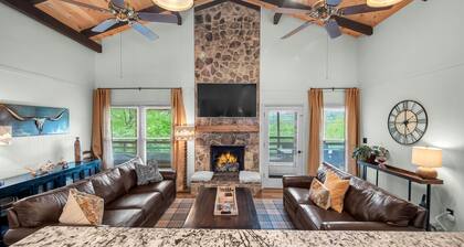 Mountain View! Hot Tub! King Beds! Club Access! Pet friendly