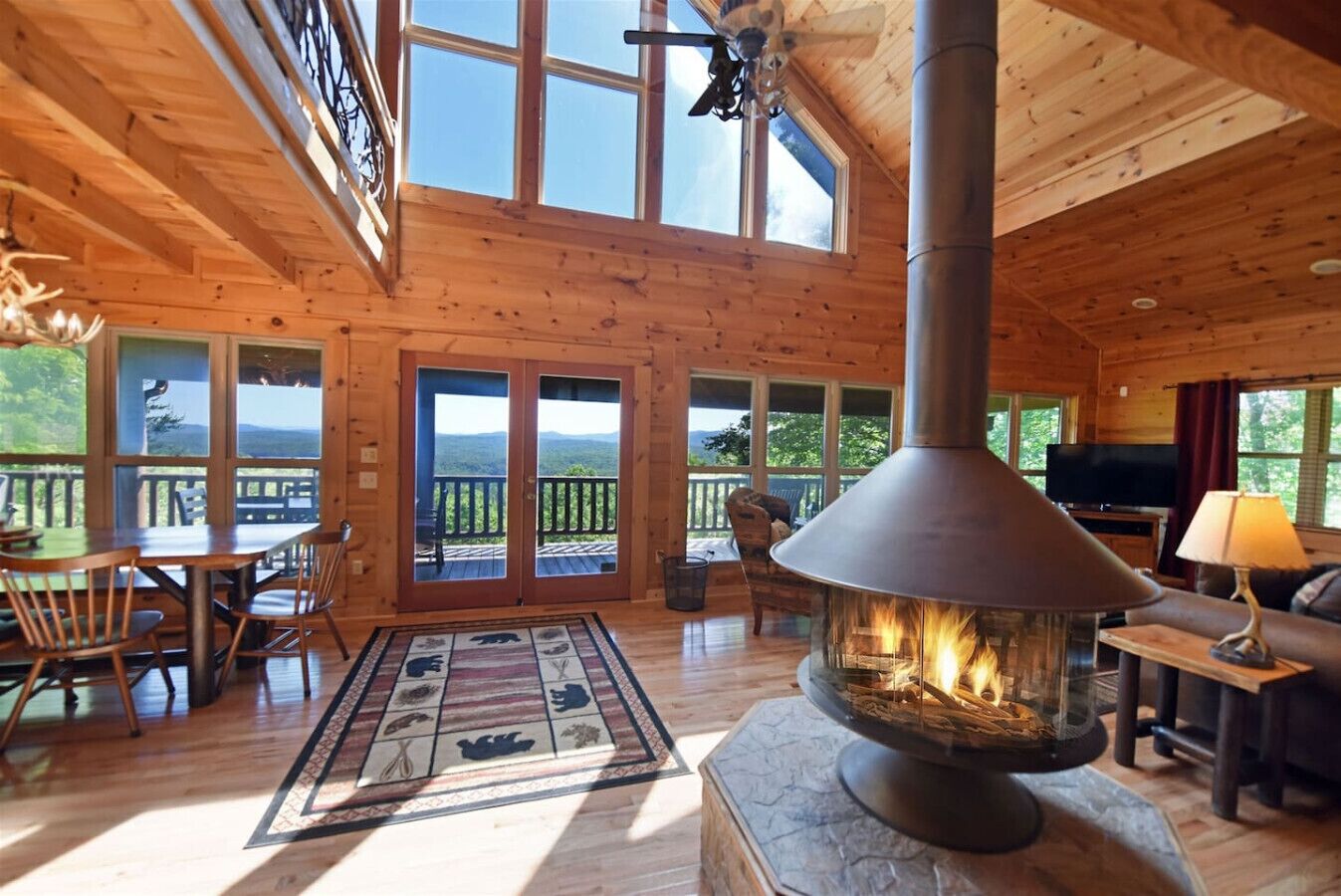 Smart-TV, Kamin, DVD-Player