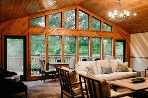 40-inch flat-screen TV with satellite channels, TV - Sylvan Valley Lodge & Cellars (Sautee Nacoochee)