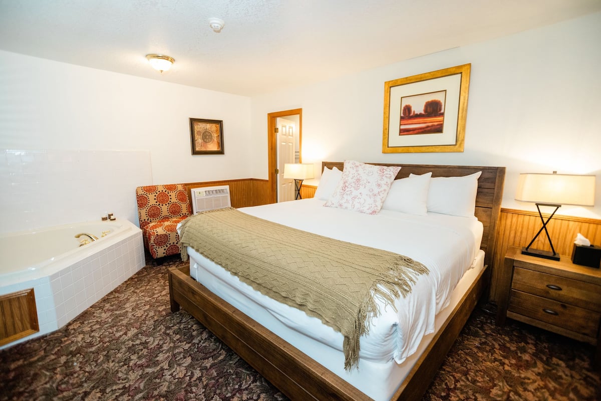 Premium Room | 2 bedrooms, premium bedding, pillowtop beds, individually decorated