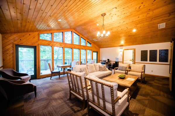 40-inch flat-screen TV with satellite channels, TV