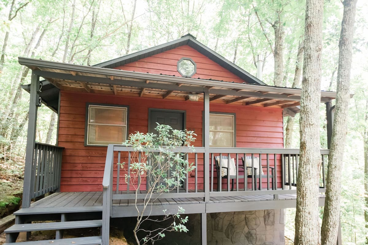 Signature Cabin, 1 Queen Bed, Mountain View, Slope side | 2 bedrooms, premium bedding, pillowtop beds, individually decorated