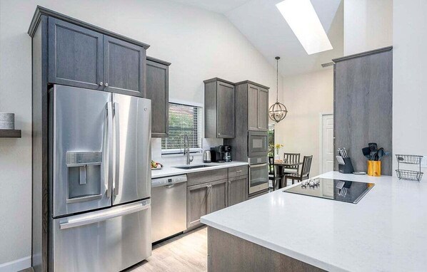 Fridge, microwave, oven, stovetop - Coral Getaways- New Remodeled- Hot Tub- (Cape Coral)