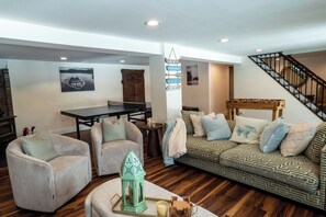 Smart TV, chimenea y tenis de mesa 