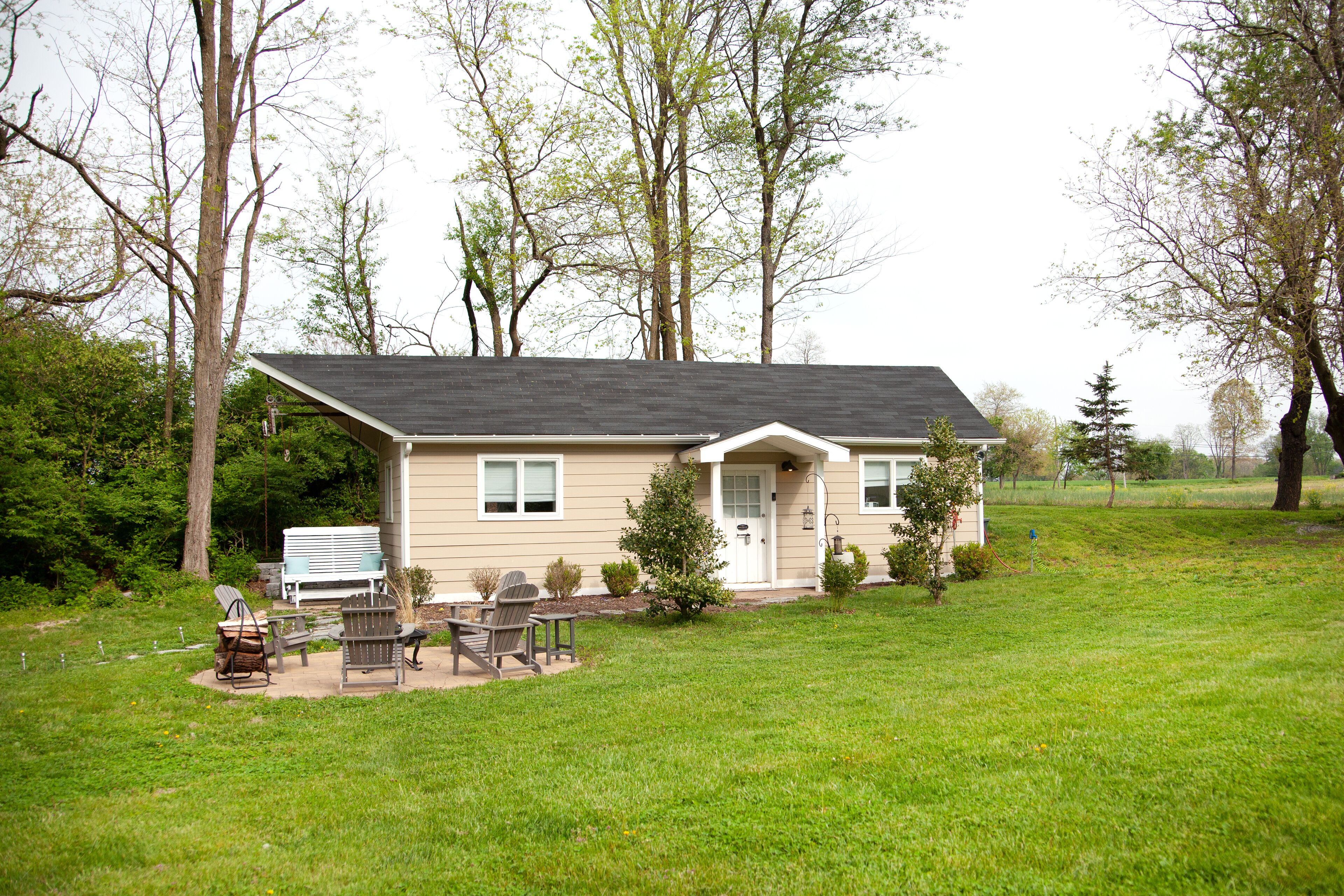 Charming Cottage Farm Stay w/King Bed: Country Views-Pet Friendly!
