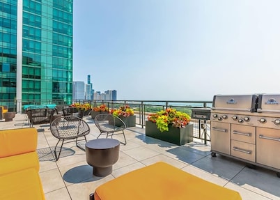 DTown Mich Ave #10 | gym+rooftop w park view
