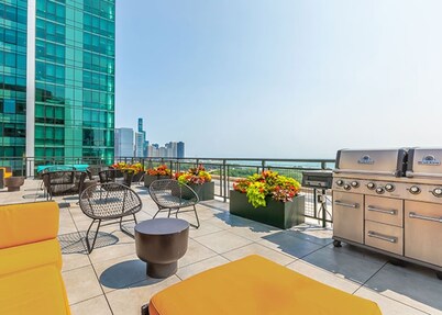 Downtown Mich Ave #10 | gym+rooftop