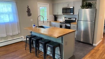 雪櫃、微波爐、焗爐、爐具