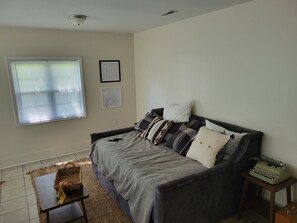 2 bedrooms, iron/ironing board, free WiFi