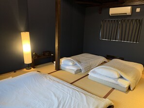 1 habitación, tabla de planchar con plancha, wifi gratis y ropa de cama 