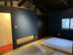 1 habitación, tabla de planchar con plancha, wifi gratis y ropa de cama