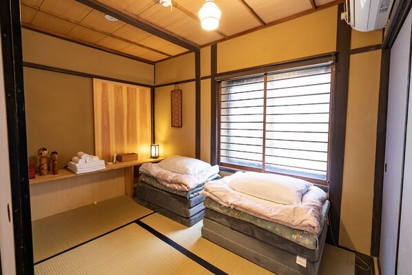 1 多间卧室、熨斗/熨衣板、免费 WiFi、床单