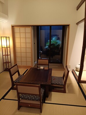 Dining - Gion House - Renovated traditional house tucked away in Gion (Kyoto)