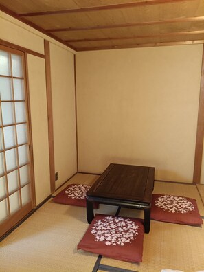 Dining - Gion Matsubara - Cozy house right near Gion (Kyoto)