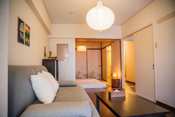 2 室のベッドルーム、アイロン / アイロン台、WiFi (無料)、ベッドシーツ