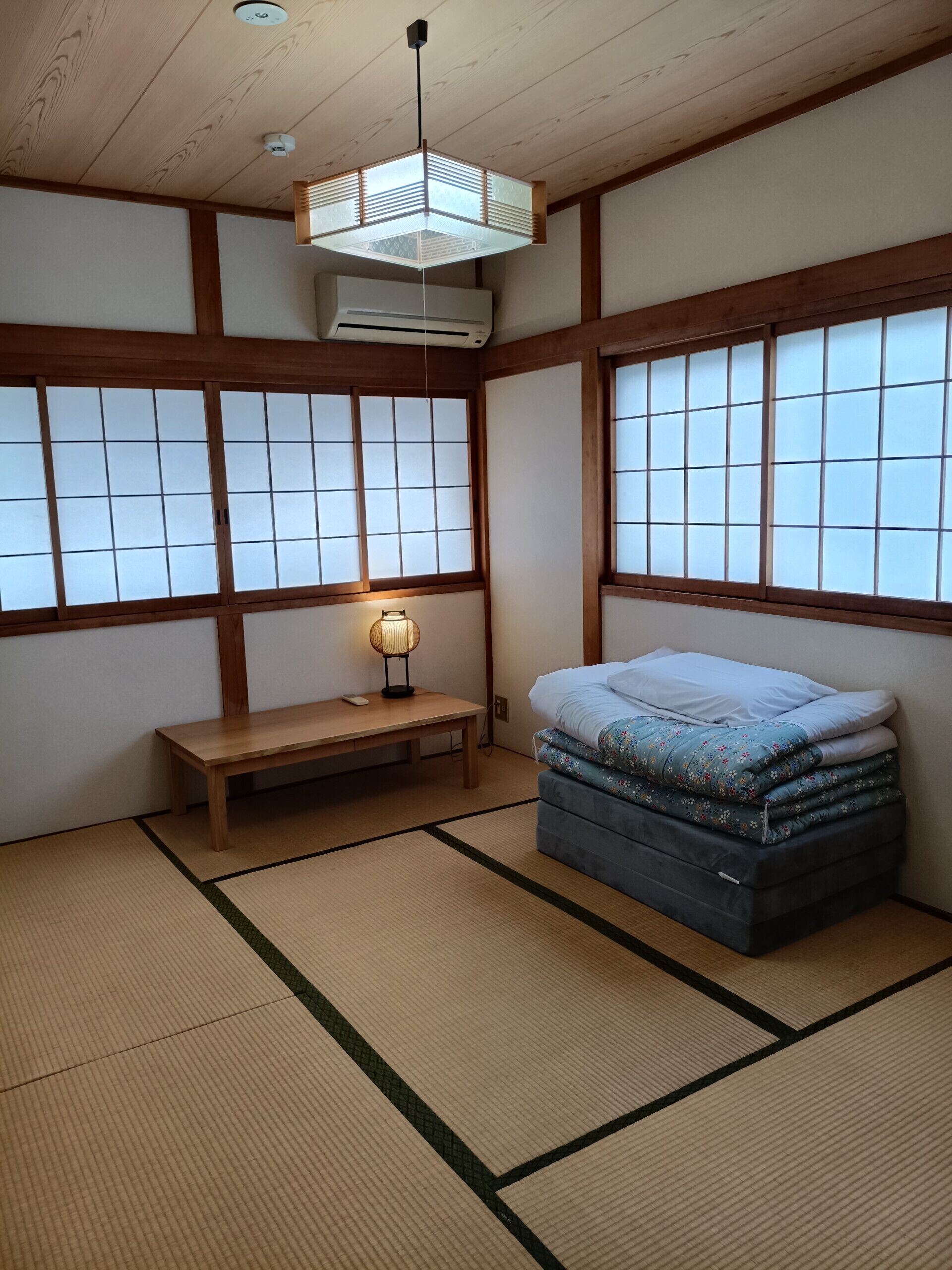 3 室のベッドルーム、アイロン / アイロン台、WiFi (無料)、ベッドシーツ