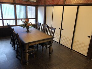 Rent Taisho Aburaya house in Takayama  - Dining room