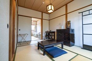 2 chambres, fer et planche à repasser, Wi-Fi gratuit, draps fournis