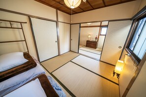 3 bedrooms, iron/ironing board, WiFi (free), bed sheets - Rohji - Quaint house on a quiet street (Rennovated Nov 2025) (Kyoto)