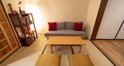Rohji - Quaint house on a quiet street (Rennovated Nov 2025)