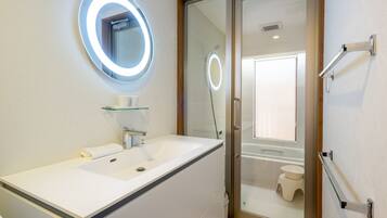 Bathtub, hair dryer, towels