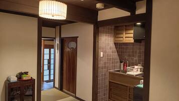 冷蔵庫、電子レンジ、コーヒー / ティーメーカー、電気ポット