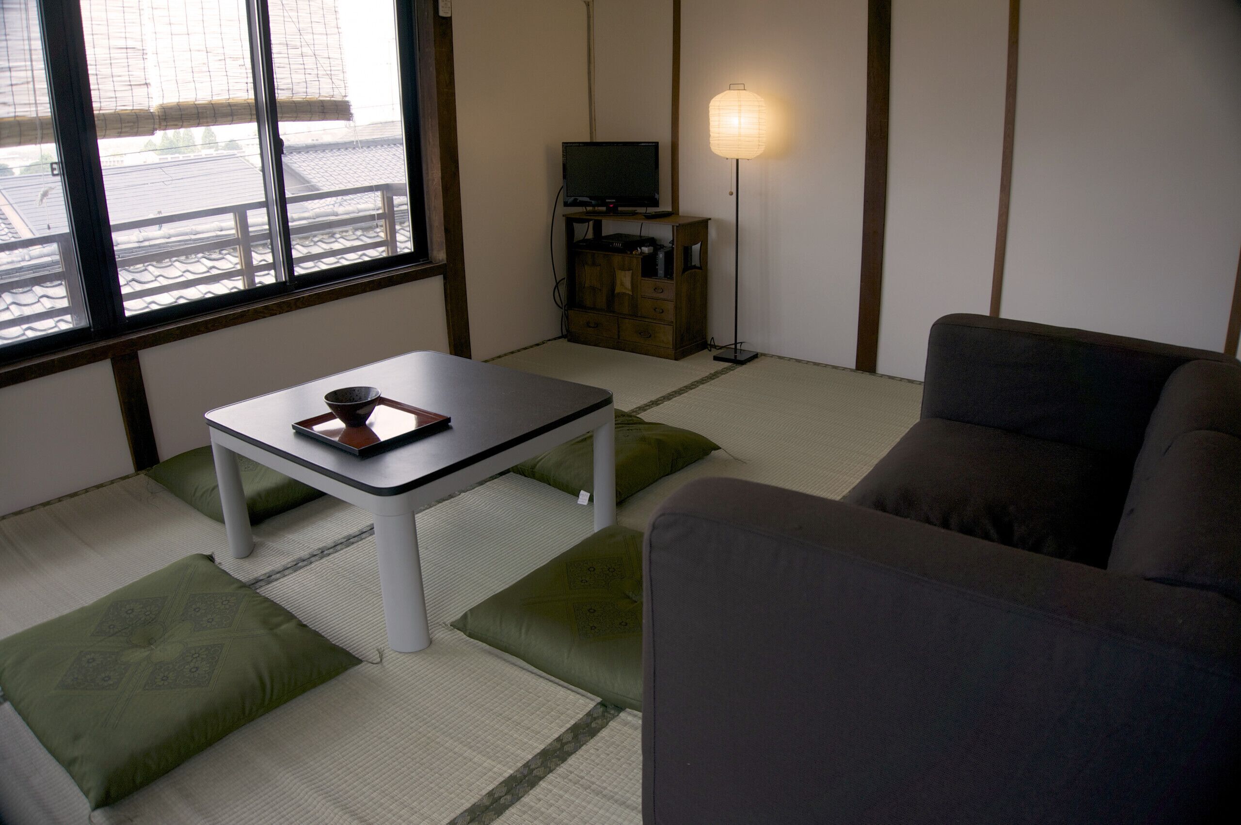 テレビ、DVD プレーヤー