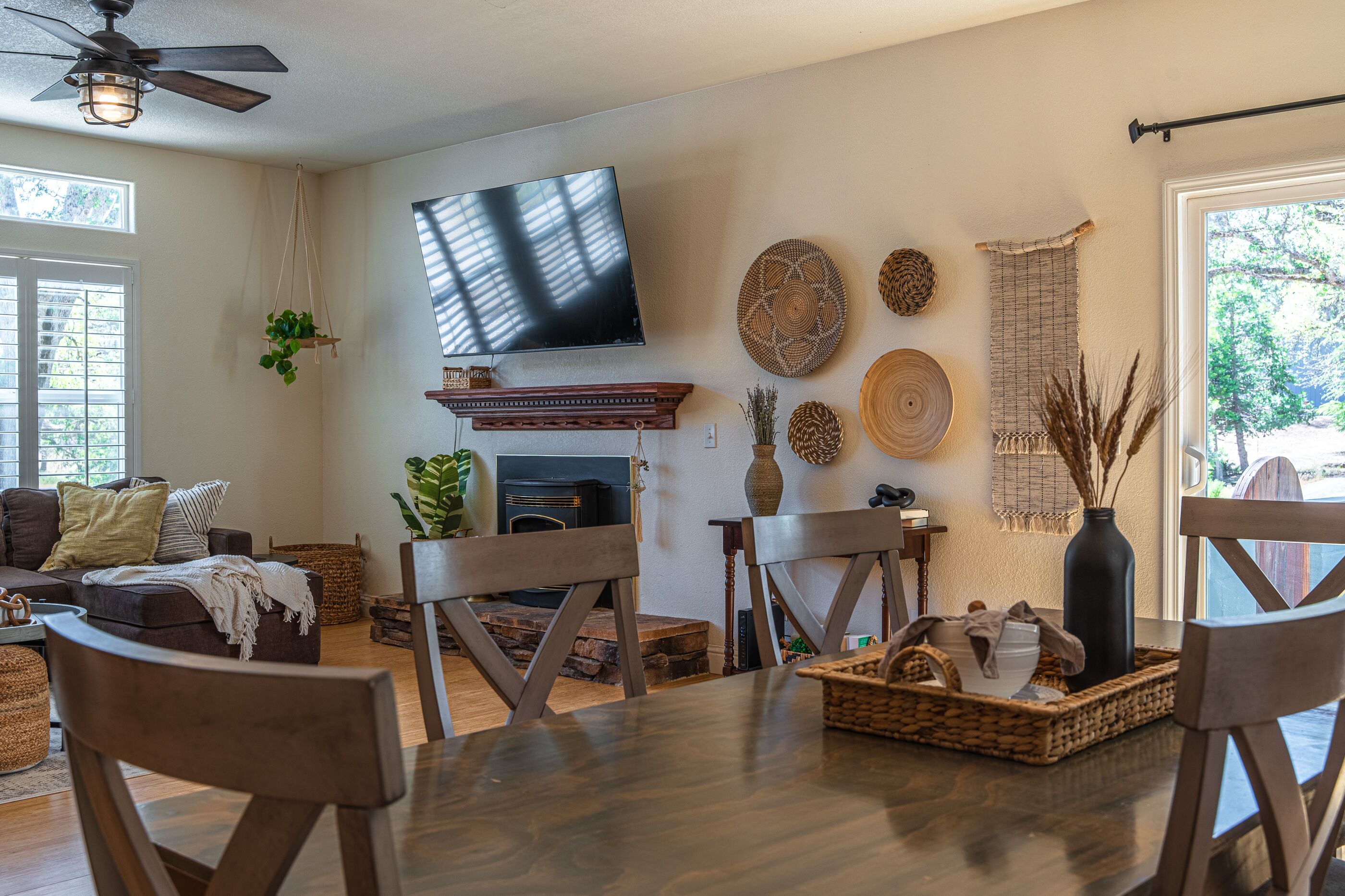 Comfy Home,  30 Min To Yosemite, Fenced In Yard, Game Room, Prof Decorated! - Groveland, CA