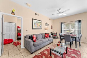 Smart TV, books - Book 5 nights get 6. ¡Family house near Disney! (Kissimmee)