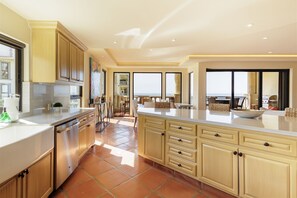 Fridge, microwave, dishwasher, coffee/tea maker