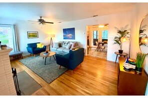 Smart TV, fireplace, books, music library