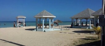 2 Bed-Sleeps 4-Gated community-5 Min Town Centre