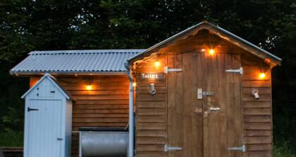 2 Bed Pod Cabin-Sleeps 2-Pets-Garden-Mtn View