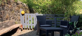 Cedarbank's - The Little Art House - dog friendly