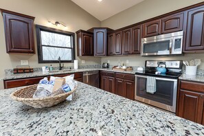 Fridge, microwave, oven, stovetop - Spectacular view, cozy, peaceful, fireplace and private! (Brevard)