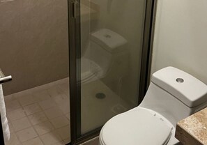 Dusche, Handtücher, Toilettenpapier