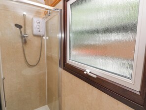 Cottage | Bathroom | Shower - Doirewood (Newcastle Emlyn)