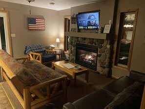 Smart TV, fireplace