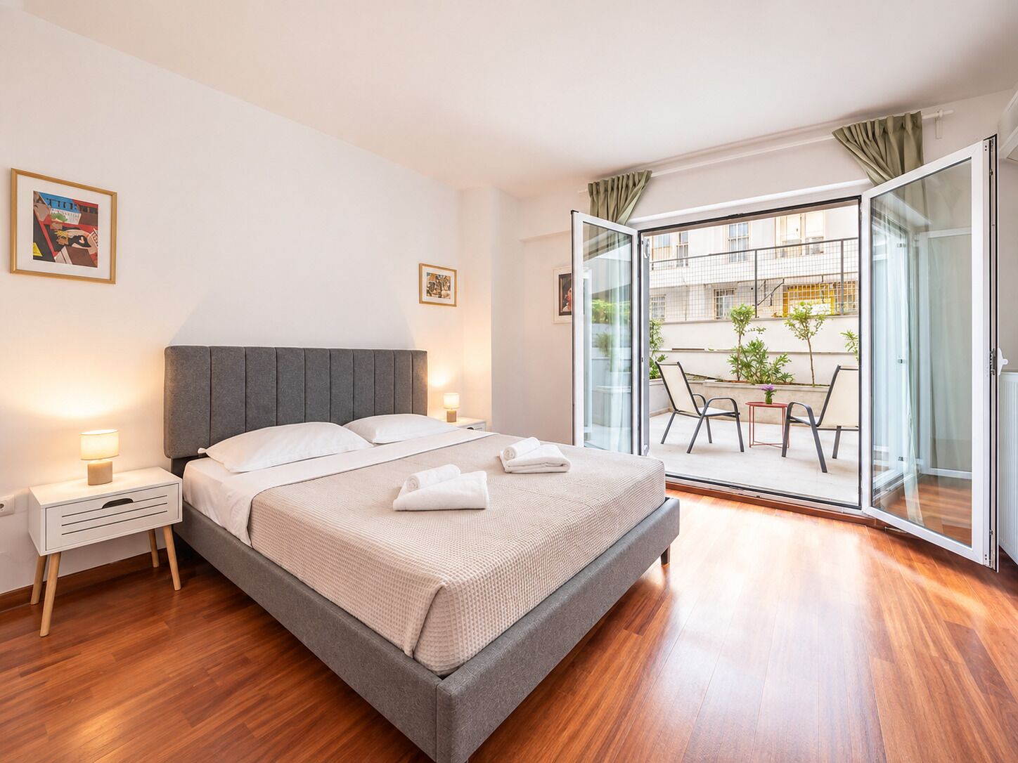 5 bedrooms, iron/ironing board, internet, bed sheets