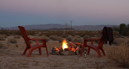 Huge Views in North Joshua Tree w/ Outdoor Bathtub & Shower