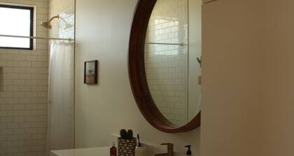 Huge Views in North Joshua Tree w/ Outdoor Bathtub & Shower